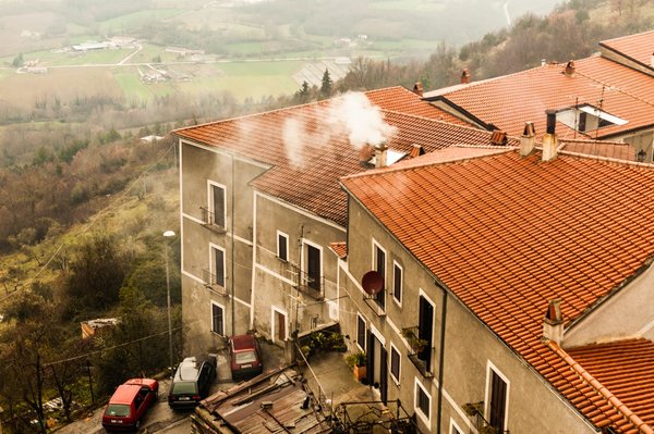 Entretien et rénovation des toitures dans le Cher : Techniques et innovations